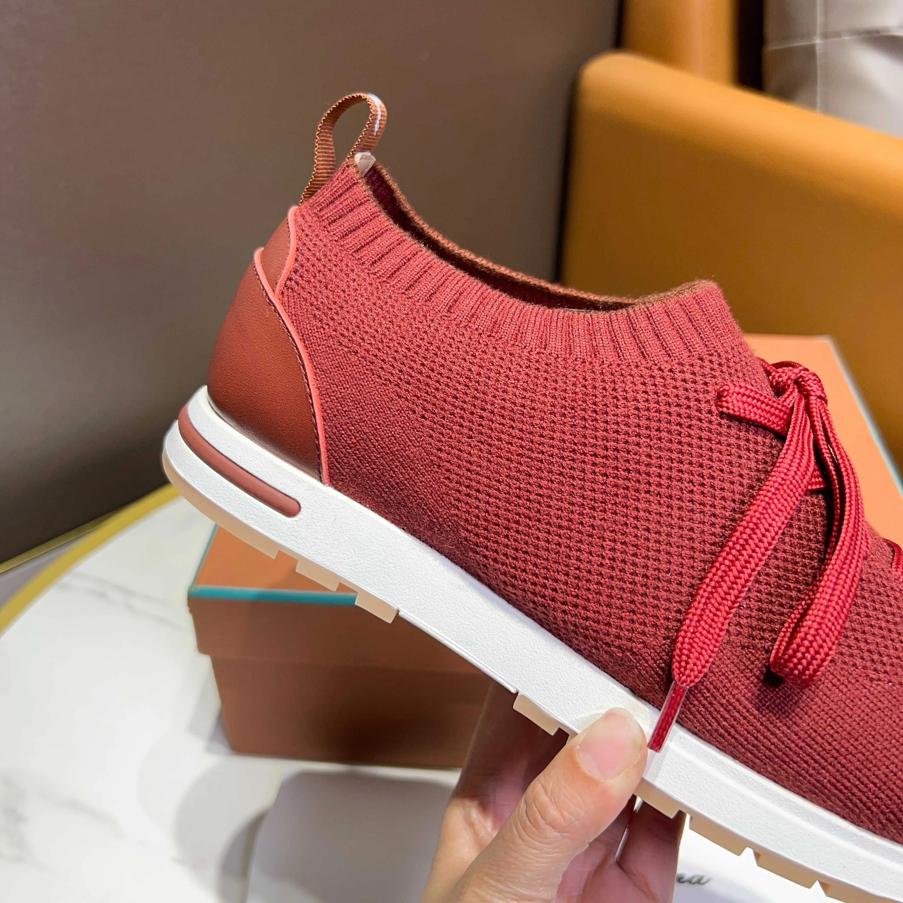 Factory price 400💰 (Loro men's shoes💰iana) New moccasin shoes official website original 1:1 mold opening, original quality💯Fine workmanship, high-end luxury☘The upper is made of original waterproof treated breathable fly-woven suede🌴Luxury🐂Leather lining🍓Rubber wear-resistant and non-slip outsole, size 38-44 (size 45 can be customized)